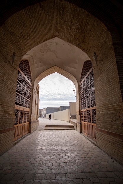 Hermoso pasaje arqueado en Bukhara