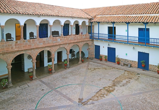 Hermoso patio del Museo de Historia Regional o Museo Histórico Regional en Cusco Perú