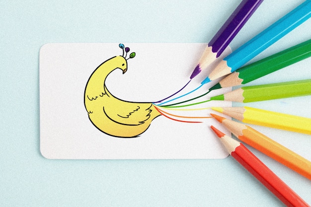 Hermoso pavo real: ilustración de dibujo creativo mezclado