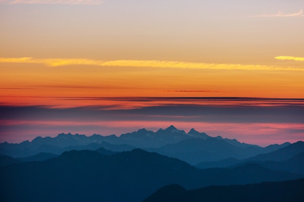 Hermoso pico de montaña en North Cascade Range, Washington / EE.