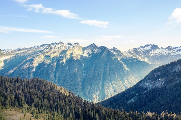 Hermoso pico de montaña en North Cascade Range, Washington, EE.