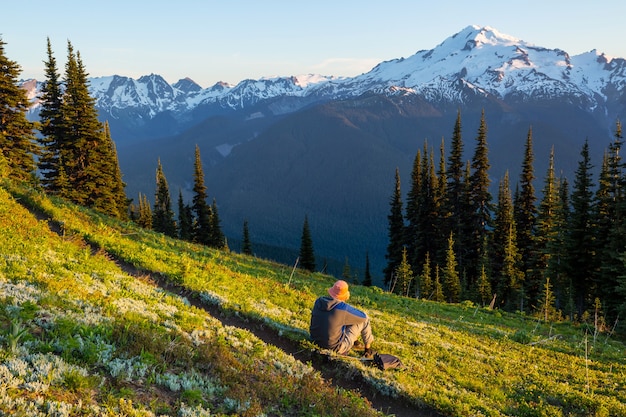 Hermoso pico de montaña en North Cascade Range, Washington, EE.