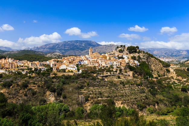 Hermoso pueblo de montaña polop de la marina españa