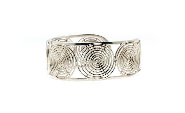 Hermoso de pulsera aislado sobre fondo blanco.