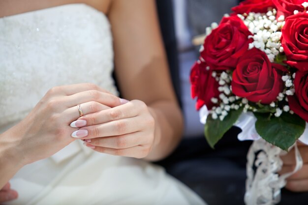 Un hermoso ramo de novia en una fiesta de bodas.