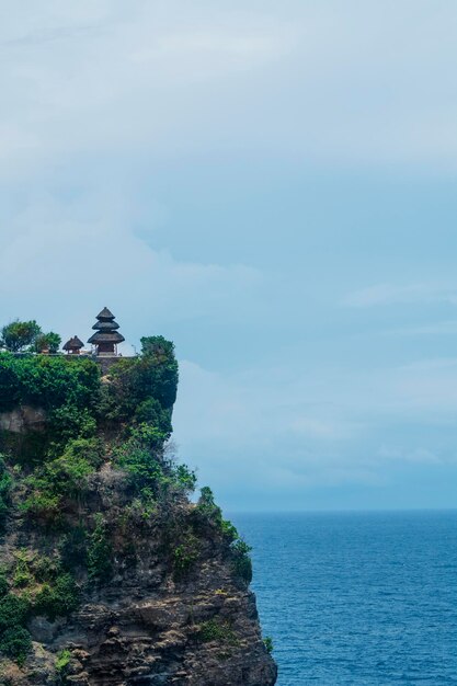 Hermoso templo de Uluwatu, Bali, Indonesia