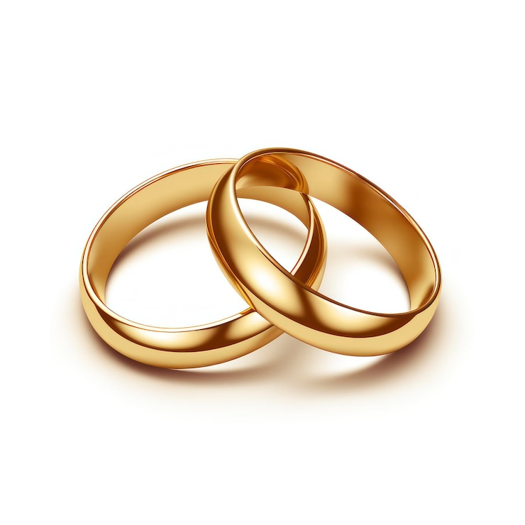 Hermosos anillos de bodas de oro aislados sobre un fondo blanco
