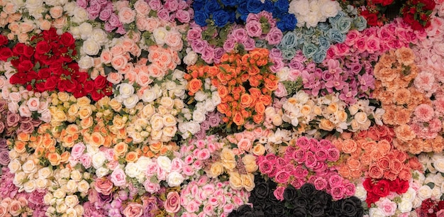 Hermosos colores de ramo de flores de plástico Rose y Lilly con diferentes flores Colorfu decorativo