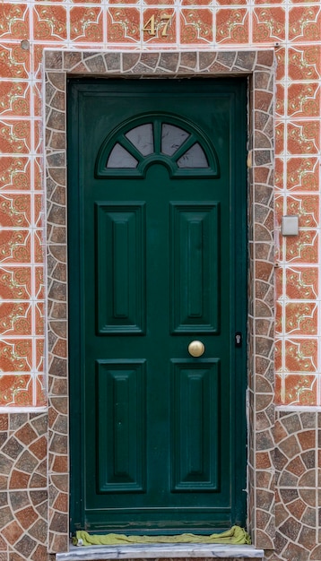 Hermosos detalles de puertas típicas de casas portuguesas