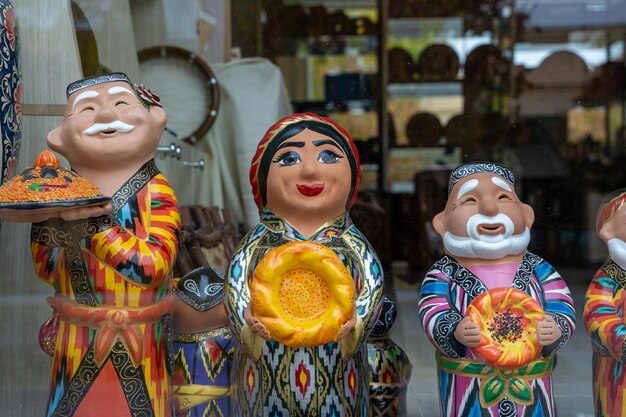 Foto hermosos juguetes de exhibición histórica de uzbekistán para decoración