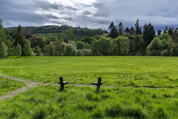 Hermosos paisajes en el camino desde Inverness a Aviemore, Escocia