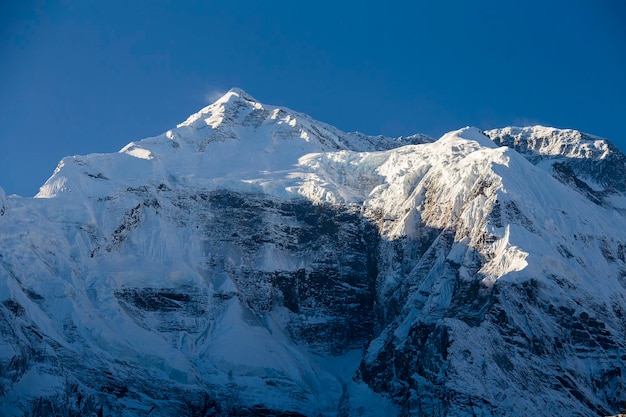 Hermosos paisajes en el Himalaya Región de Annapurna Nepal Amanecer en las montañas