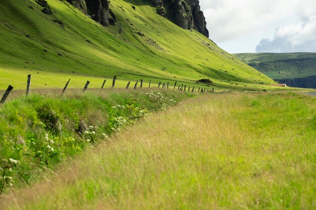 Foto hermosos paisajes de islandia mientras viaja