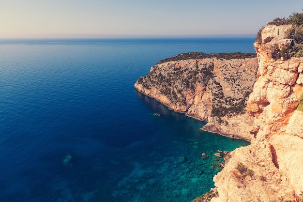 Hermosos paisajes marinos en la isla de Zakynthos en Grecia