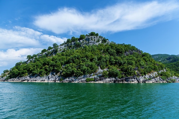 Hermosos paisajes marinos en Montenegro