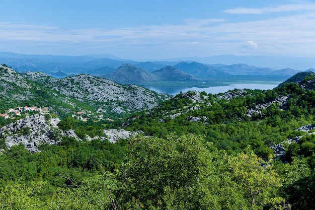 Hermosos paisajes marinos en Montenegro