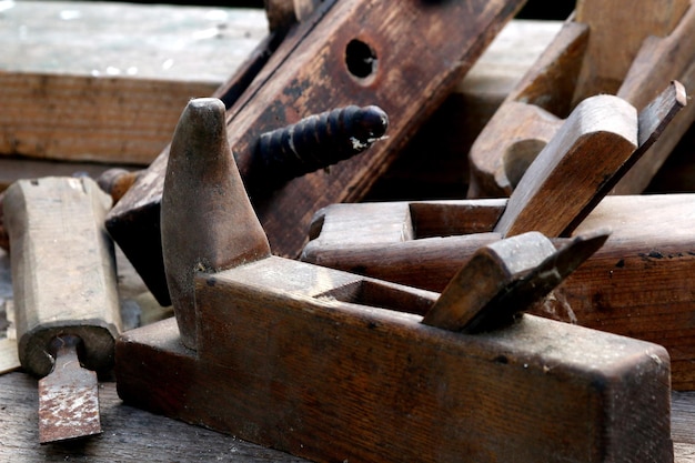 Herramientas de carpintero de madera vieja