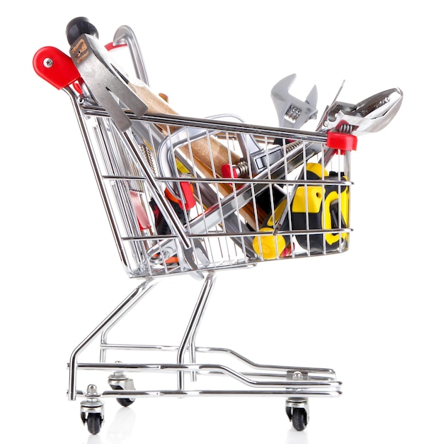Herramientas de construcción en el carrito de compras aisladas en blanco