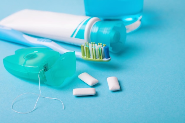 Herramientas para el cuidado dental, cepillo de ortodoncia, hilo dental, pasta de dientes, alineadores dentales invisibles