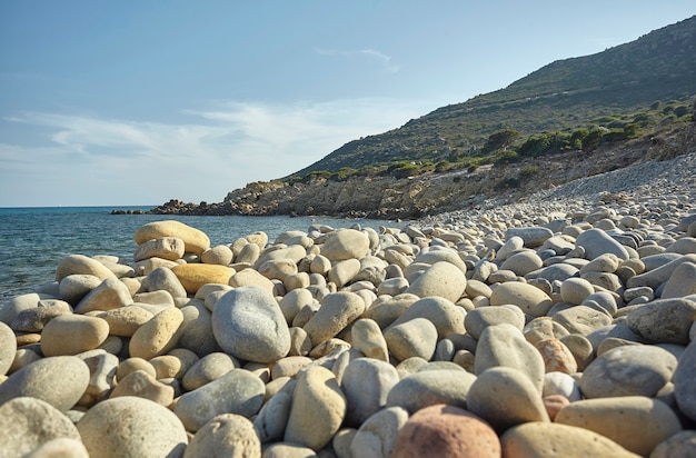 Herrlicher Blick auf den Strand Punta Molentis auf Sardinien, aufgenommen im Sommer