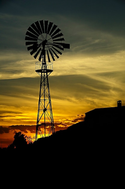 Herrlicher Sonnenuntergang hinter dem Riesenrad.