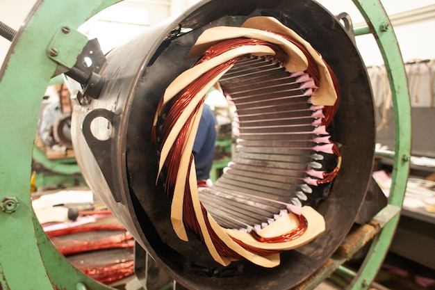 Foto herstellung von großen elektronischen motoren in einem industrieunternehmen