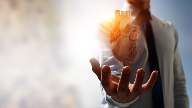 Herz als Symbol für Innovationen in der Medizin. Gemischte Medien