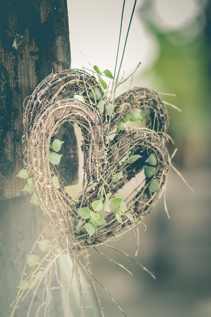 Herzförmiger Baum ist ein Symbol der Liebe