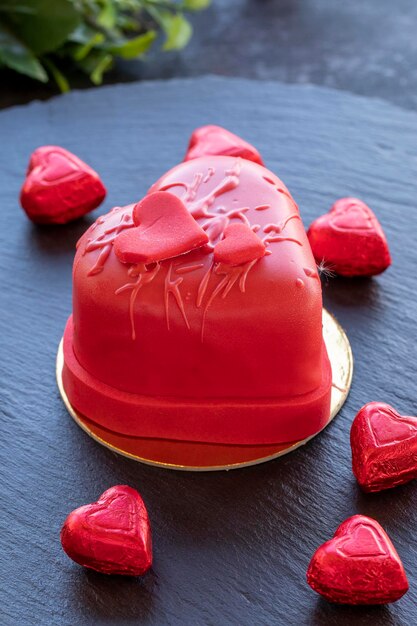 Herzförmiger Kuchen Valentinstag-Konzeptkuchen