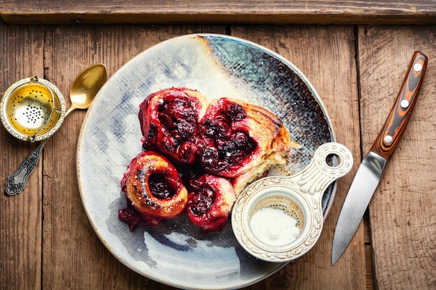 Herzhafter Quarkkuchen mit Beeren