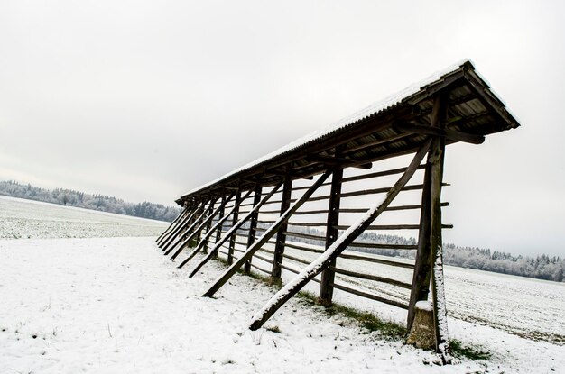 Heuraufe im Winter