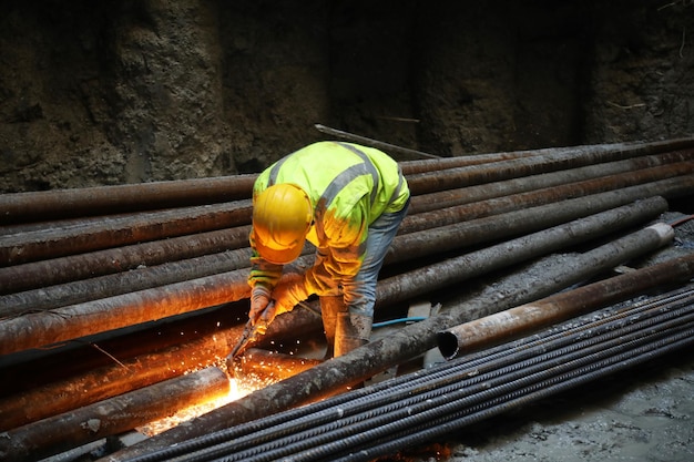 Hidrante de incendio en tubería de metal