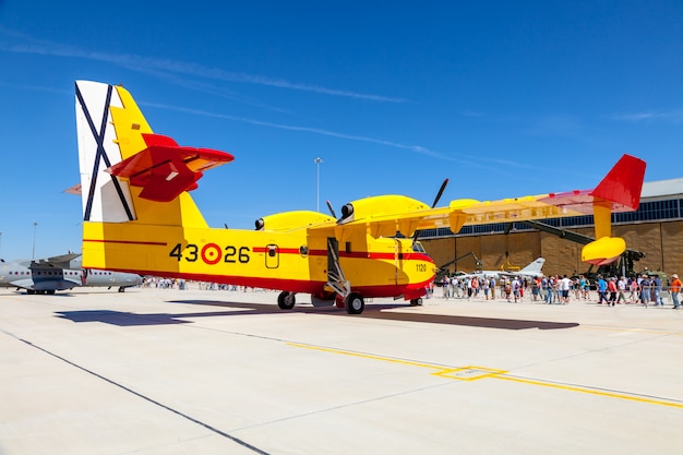 Foto hidroavião canadair cl-215