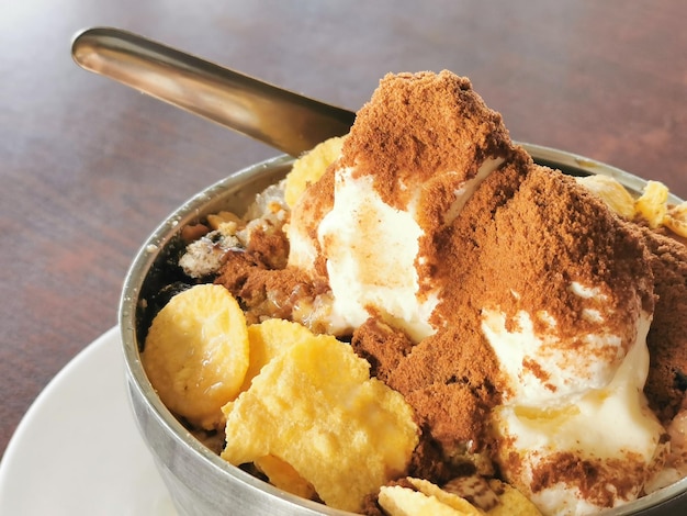 Hielo de frijol mixto o conocido localmente como Aiskrim Cendol Gula Apong. Famoso desierto en el distrito de Kota Belud.