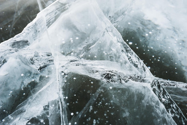 Hielo en el lago congelado. Imagen macro, enfoque selectivo