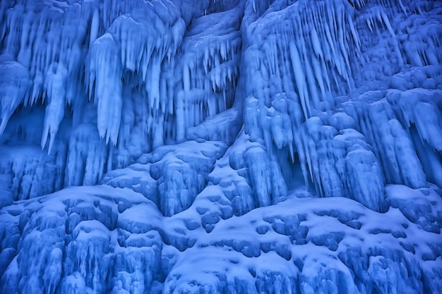 hielo salpica rocas baikal, vista abstracta de invierno