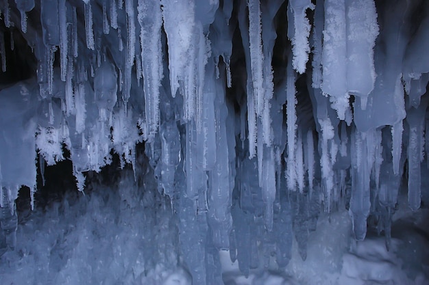 hielo salpica rocas baikal, vista abstracta de invierno