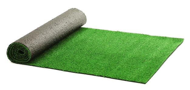 Hierba verde laminada artificial aislada en blanco