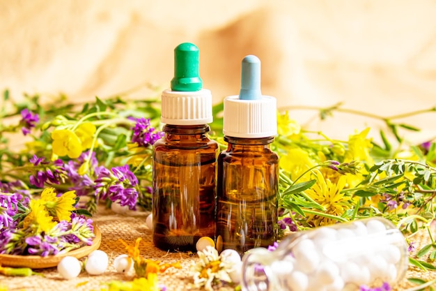 Hierbas homeopáticas y sus extractos Enfoque selectivo Naturaleza