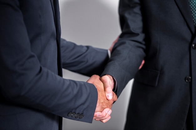 Foto high angle business handshake zusammenarbeit