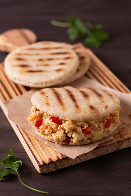 High Angle leckere Arepas Arrangement