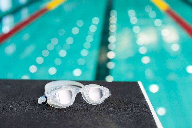 Foto high angle pool view und schwimmbrille