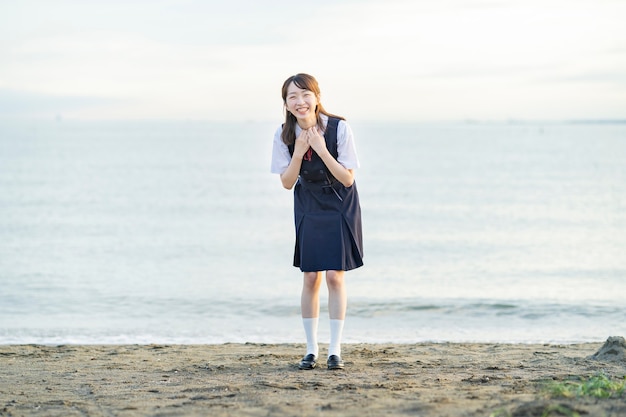 Highschool-Mädchen am Meer