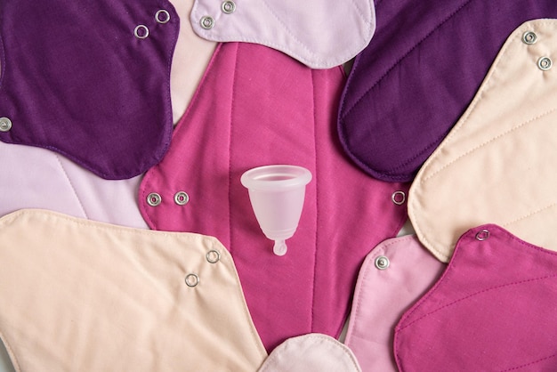 Foto higiene femenina durante la menstruación sin plástico desechable