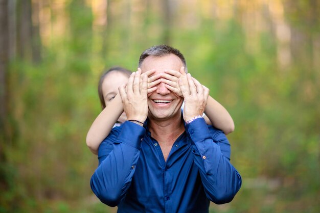 Hija hace sorpresa a su papá