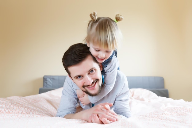 Hija hombre hombre retrato niña infancia caucásica niño artificial día del padre