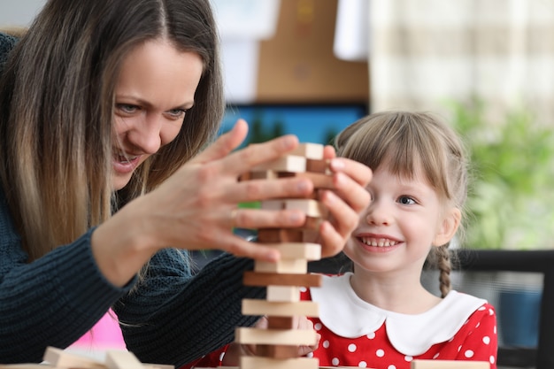 Hija pasar tiempo con mamá