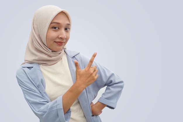 Hijab-Modell, islamisch, mit einer Vielzahl interessanter Posen, geeignet für Werbezwecke und die li