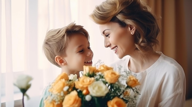 Hijo le da flores a una madre alegre en el Día de la Madre