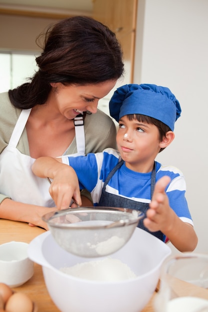 Hijo y madre para hornear